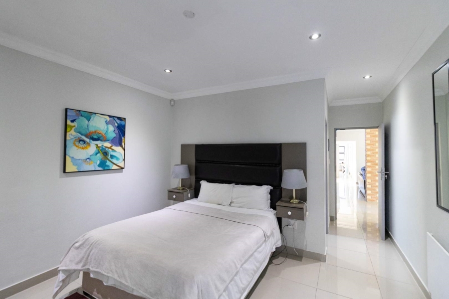 7 Bedroom Property for Sale in Sandbaai Western Cape